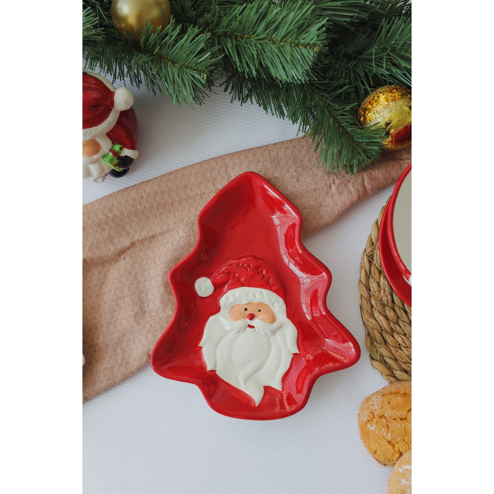 Блюдо 21,4х17,9х2,7см (Дедущка Мороз) /цвет красный/ — фото 1