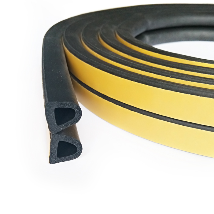 Уплотнитель для окон D-профиль (резиновый) на клейкой основе черный 14х12мм 40м 4WALLS