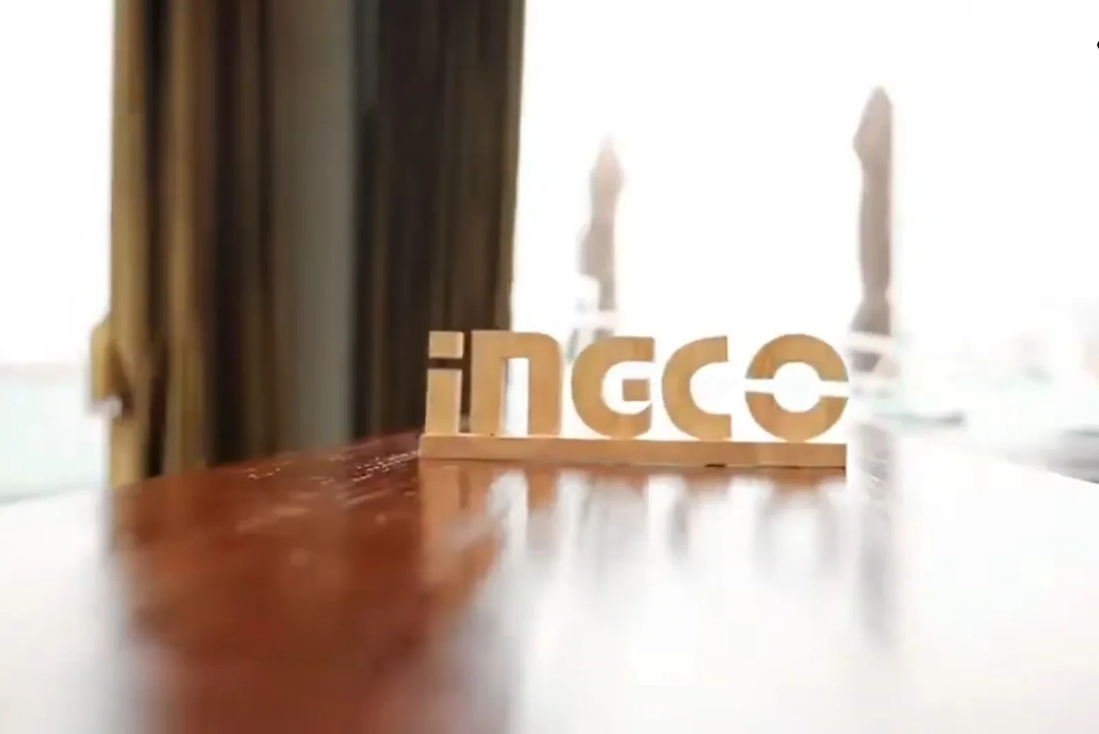 Аккумуляторный клеевой пистолет INGCO CGGLI2001 20 В 11.2 мм — фото 14
