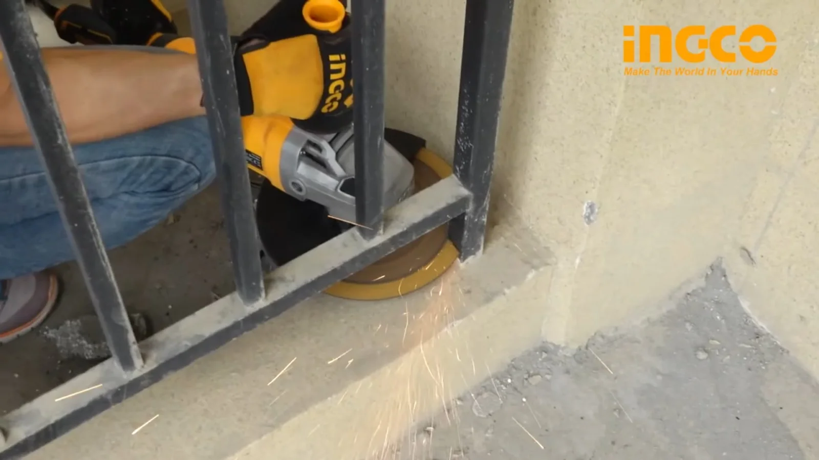 Угловая шлифовальная машина (УШМ) INGCO AG26008 INDUSTRIAL 230 мм 2,6 кВт — фото 7