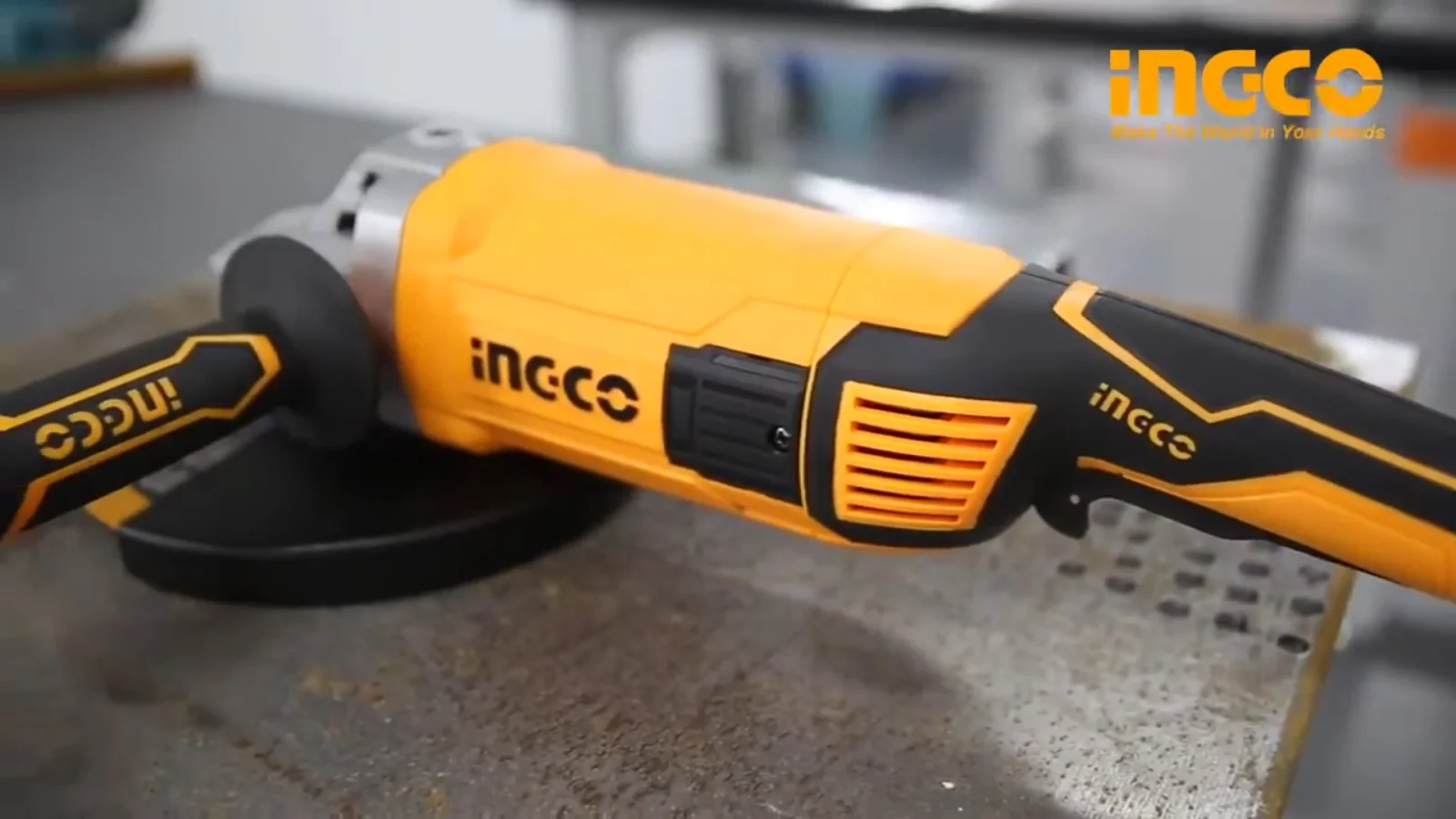 Угловая шлифовальная машина (УШМ) INGCO AG24008 INDUSTRIAL 230 мм 2,4 кВт — фото 3