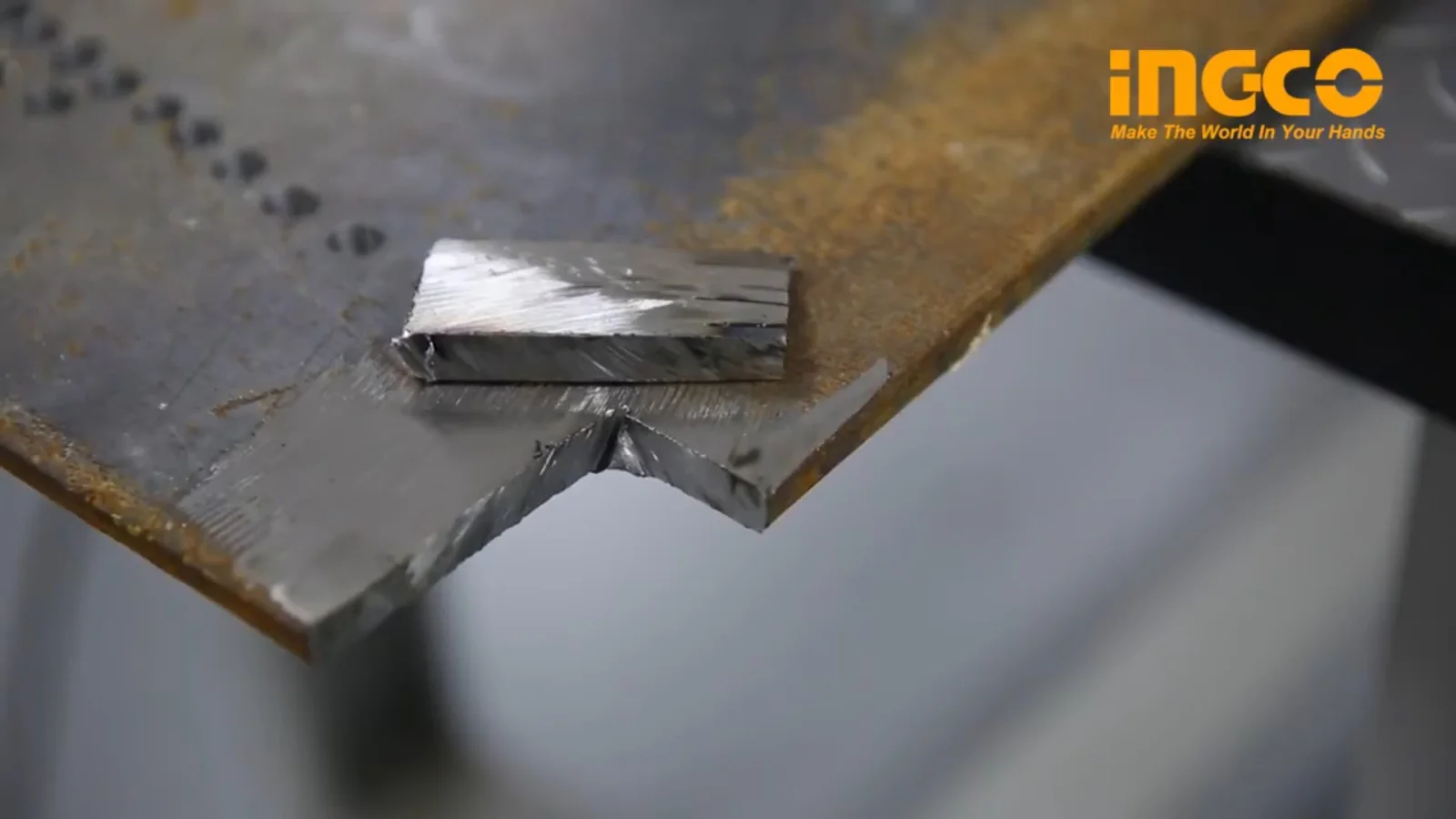 Угловая шлифовальная машина (УШМ) INGCO AG24008 INDUSTRIAL 230 мм 2,4 кВт — фото 7