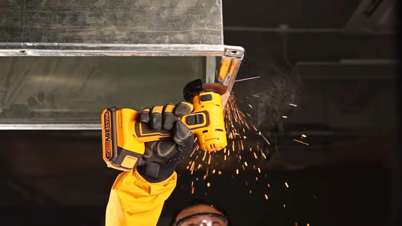 Аккумуляторная мини-угловая шлифовальная машина (УШМ) INGCO CAGLI76012 INDUSTRIAL 20 В 76 мм — фото 11