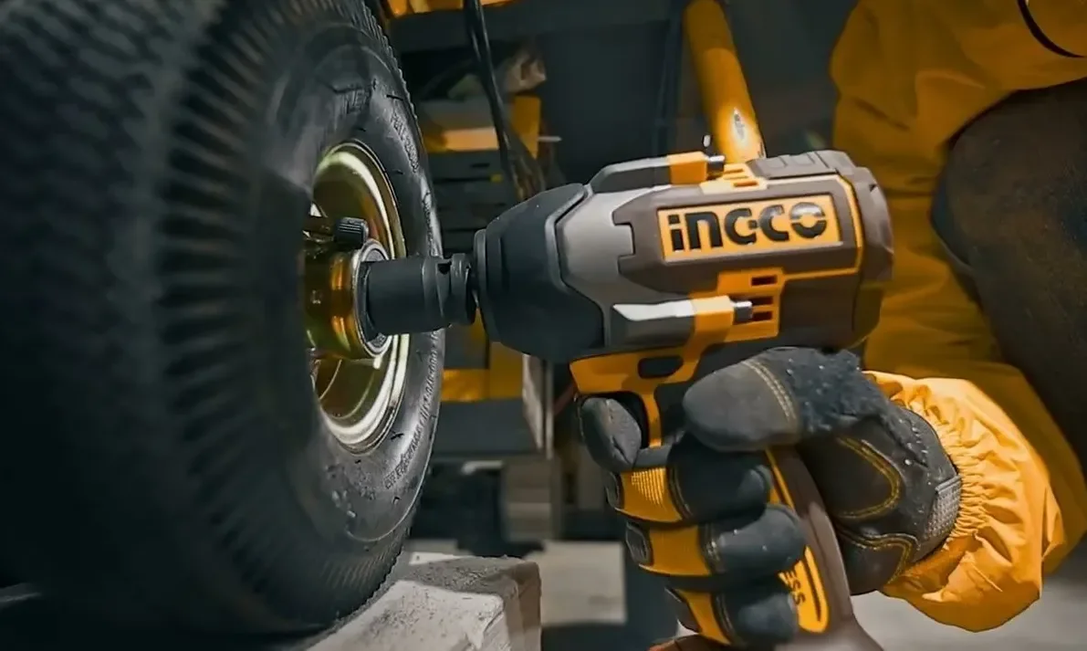 Аккумуляторный бесщеточный ударный гайковерт INGCO CIWLI2085 INDUSTRIAL 20 В 1/2