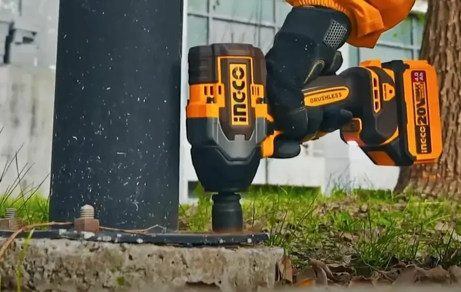 Аккумуляторный бесщеточный ударный гайковерт INGCO CIWLI2085 INDUSTRIAL 20 В 1/2