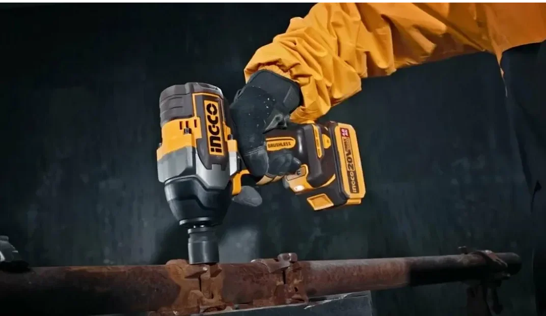 Аккумуляторный бесщеточный ударный гайковерт INGCO CIWLI2085 INDUSTRIAL 20 В 1/2