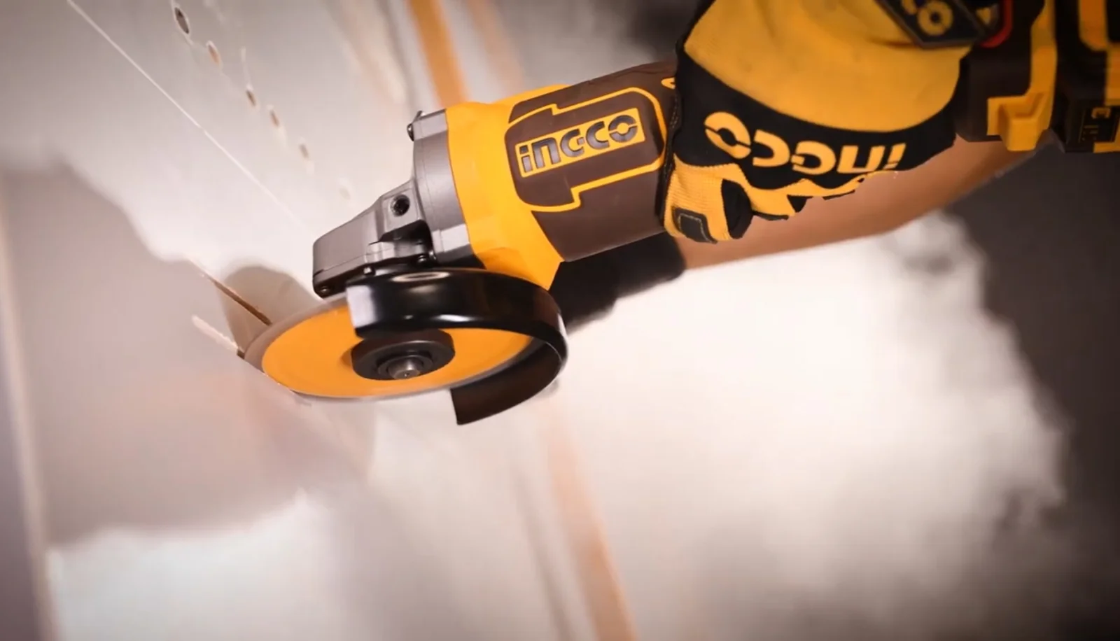 Аккумуляторная угловая шлифовальная машина (УШМ) INGCO CAGLI221253 INDUSTRIAL 20 В 125 мм — фото 10