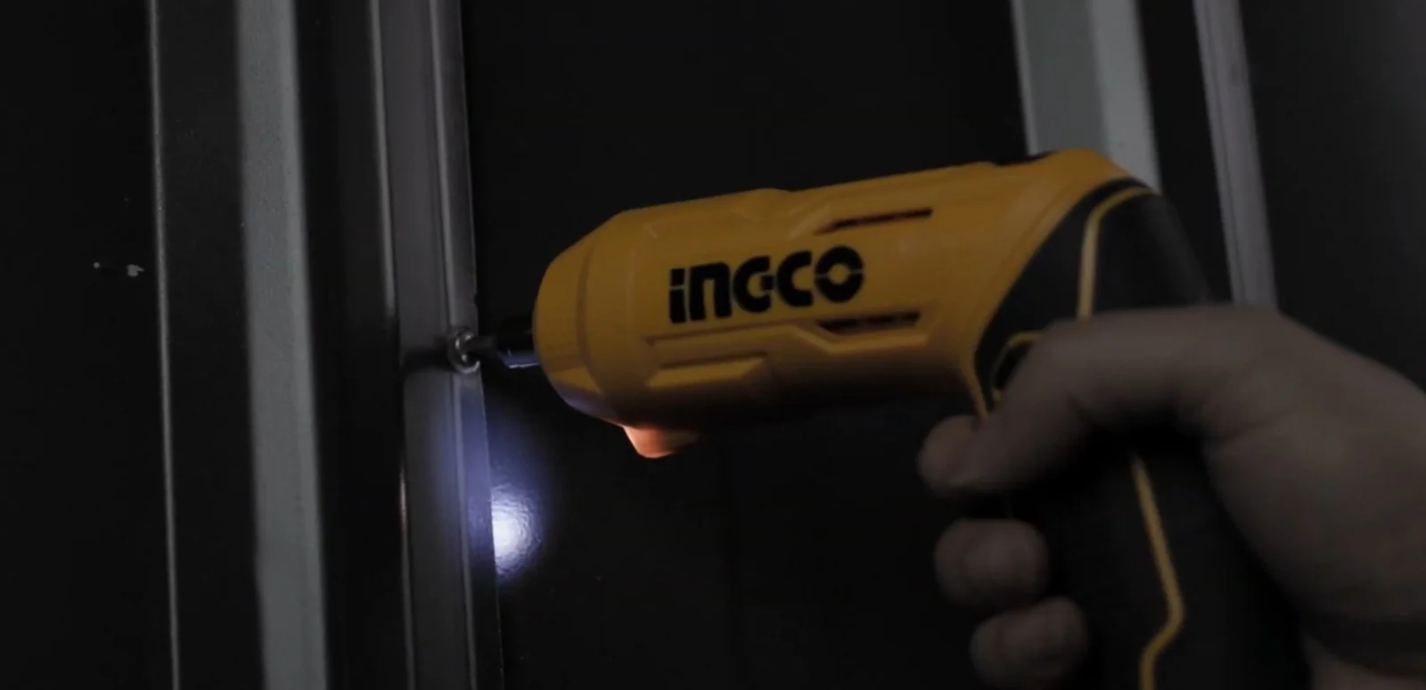 Аккумуляторная отвертка INGCO CSDLI04425 INDUSTRIAL 4 В 4 Нм 1/4